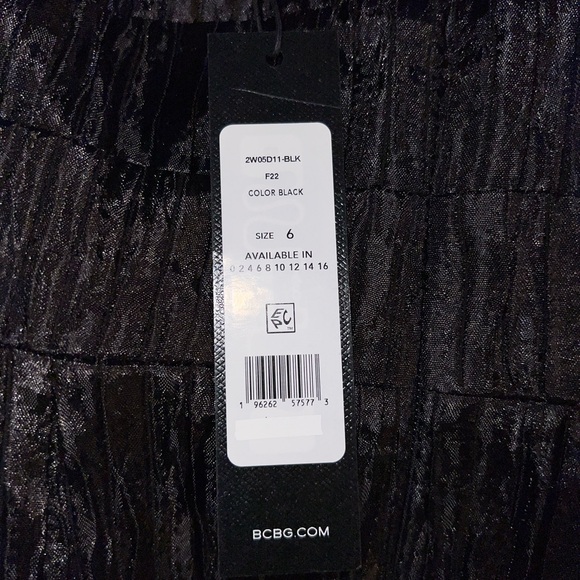 BCBGMAXAZRIA - Cocktail Dress in Black - Size 6 - Picture 5 of 5